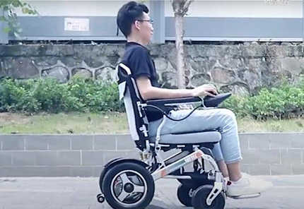 Aggiornato alimentazione leggero sedia a rotelle-Cammello Speranza YE246 progettato per l'uso sia dentro che fuori